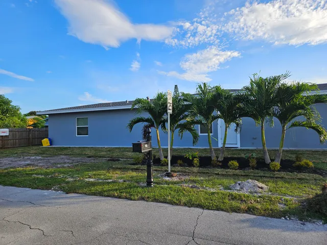 $3,900 | 100 Dover Street, Boca Raton, FL 33487