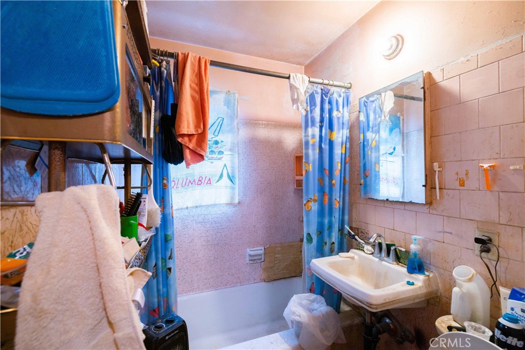 7417 Apperson Street Tujunga, CA 91042 - Photo 13 of 28