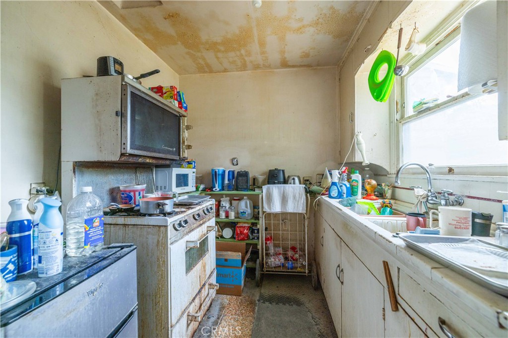 7417 Apperson Street Tujunga, CA 91042 - Photo 8 of 28