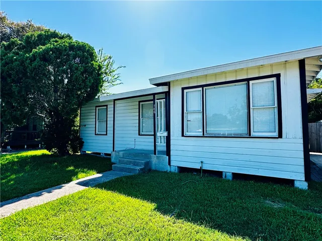 $1,300 | 746 Sharon Drive, Corpus Christi, TX 78412