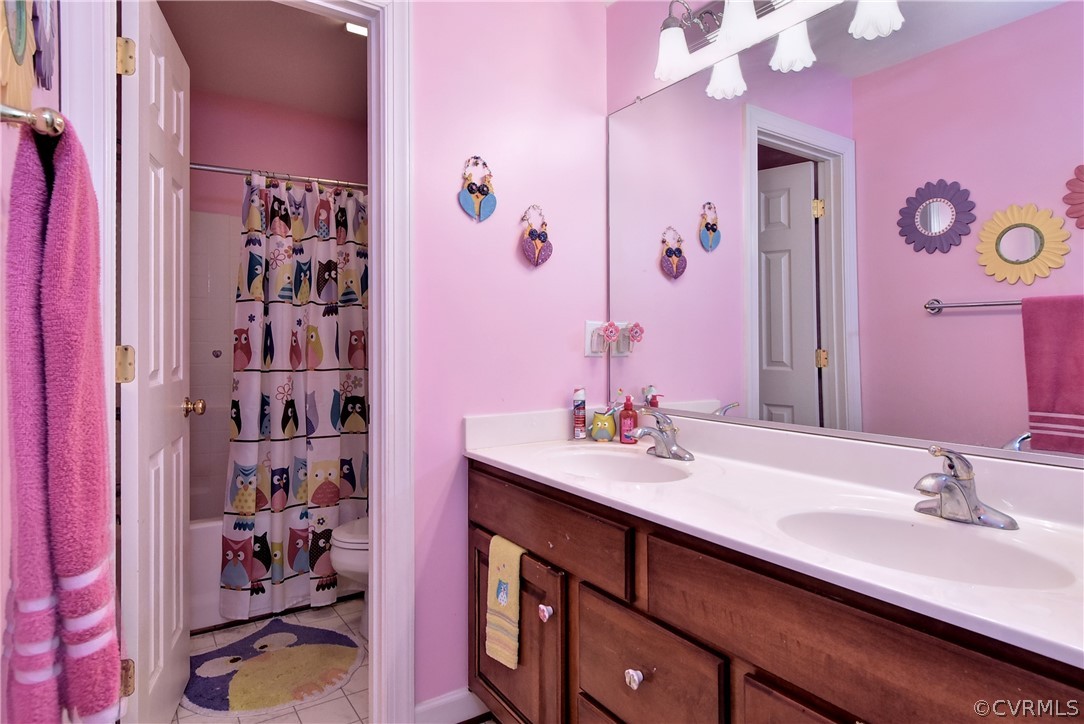 3986 Bournemouth Bend Williamsburg, VA 23188 - Photo 25 of 47 a bathroom with a sink vanity and a mirror