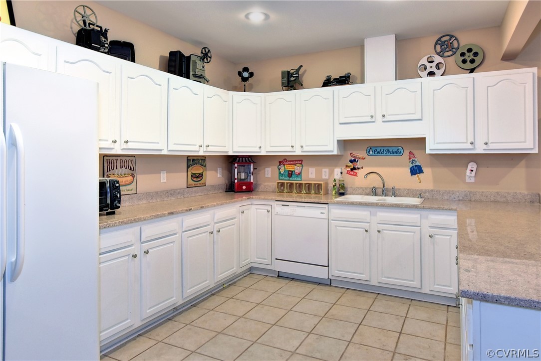 3986 Bournemouth Bend Williamsburg, VA 23188 - Photo 32 of 47 a kitchen with cabinets and appliances