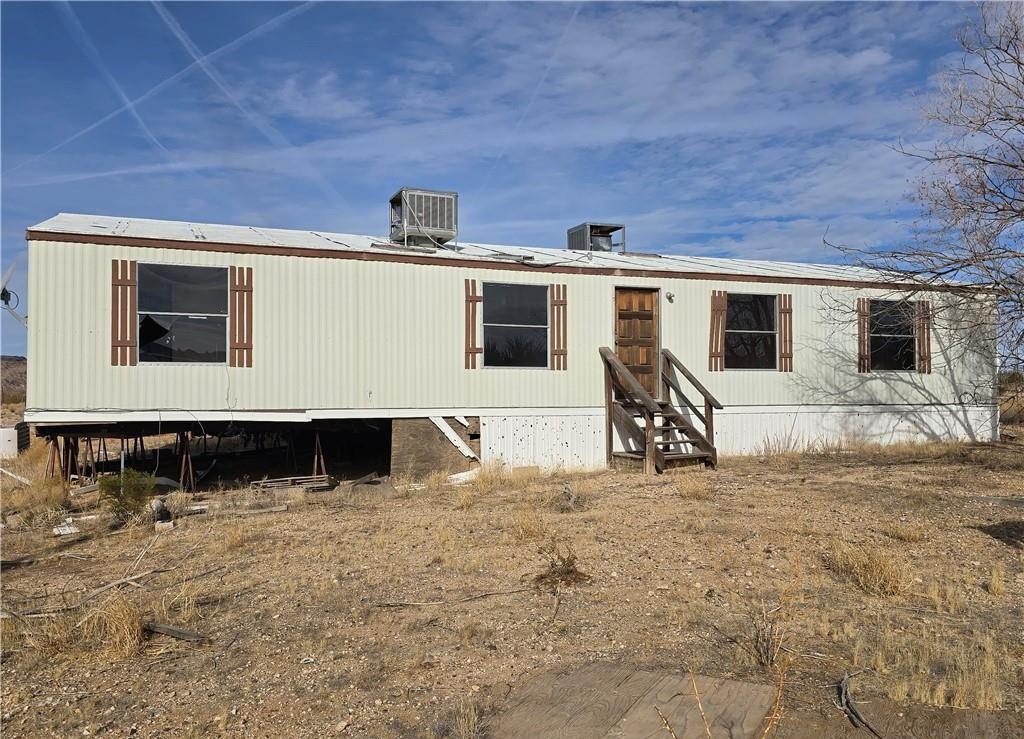 6057 Kit Drive Golden Valley, AZ 86413 - Photo 1 of 13 Front of Structure