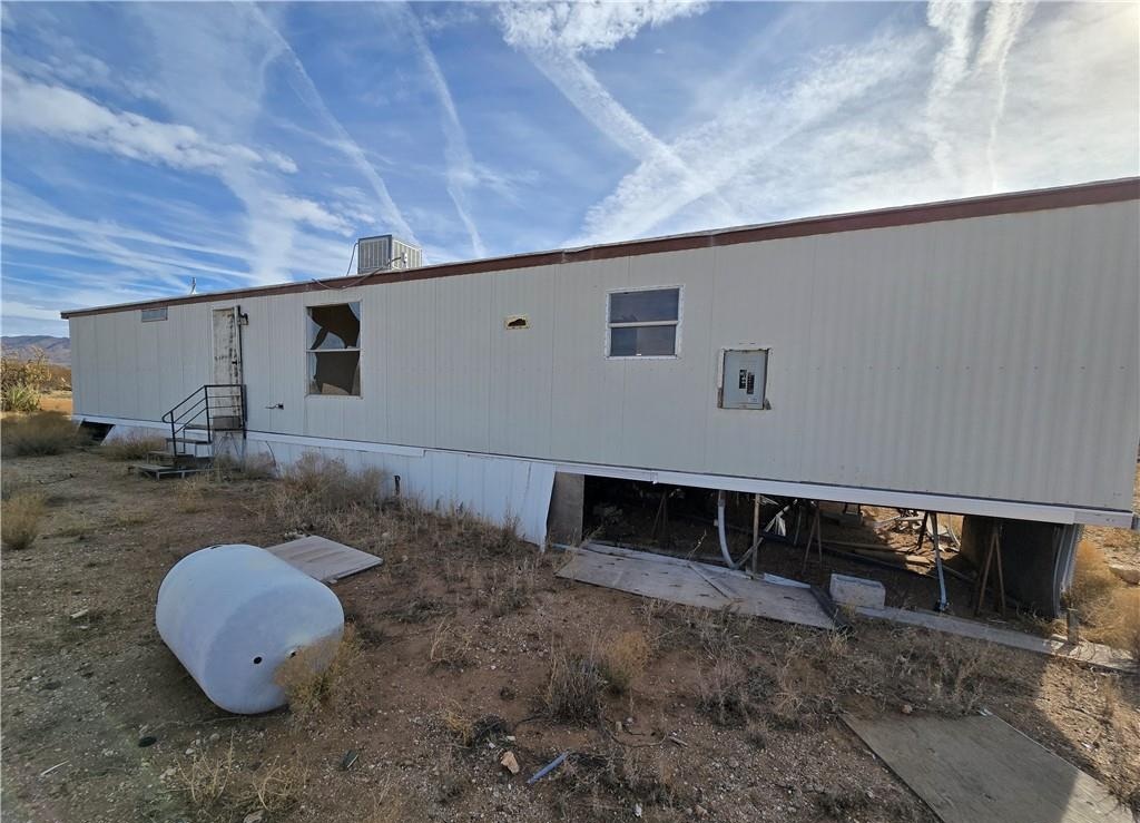 6057 Kit Drive Golden Valley, AZ 86413 - Photo 2 of 13 Side of Structure