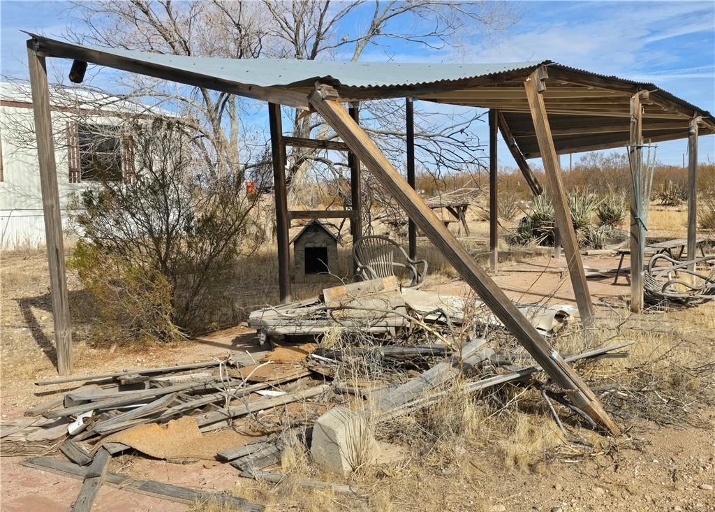 6057 Kit Drive Golden Valley, AZ 86413 - Photo 6 of 13 Yard
