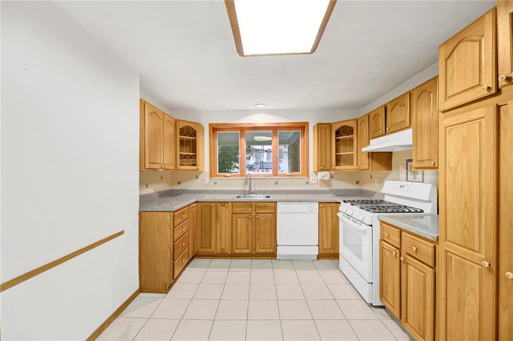449 57th Street Brooklyn, NY 11220 - Photo 7 of 24