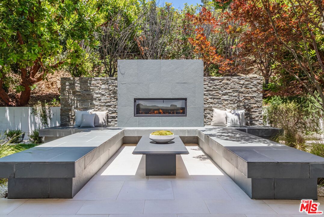 1535 Carla Ridge Beverly Hills, CA 90210 - Photo 12 of 41