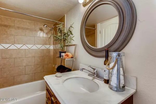 $2,100 | 6730 West Flynn Lane, Glendale, AZ 85303