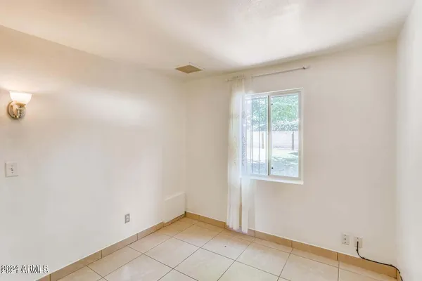 $2,100 | 6730 West Flynn Lane, Glendale, AZ 85303