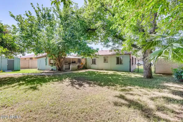 $2,100 | 6730 West Flynn Lane, Glendale, AZ 85303