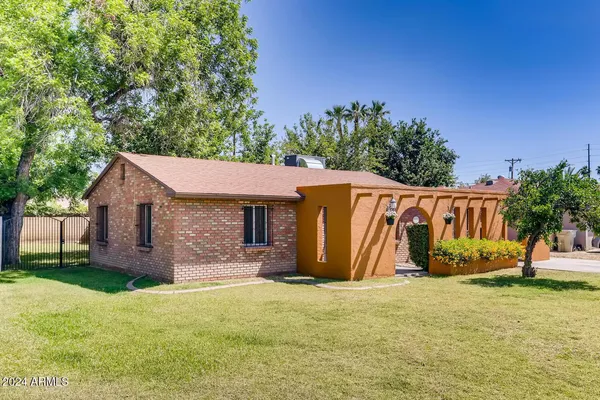 $2,100 | 6730 West Flynn Lane, Glendale, AZ 85303