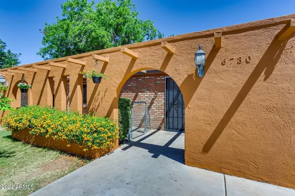 $2,100 | 6730 West Flynn Lane, Glendale, AZ 85303