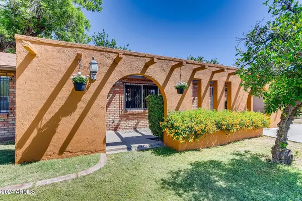 $2,100 | 6730 West Flynn Lane, Glendale, AZ 85303
