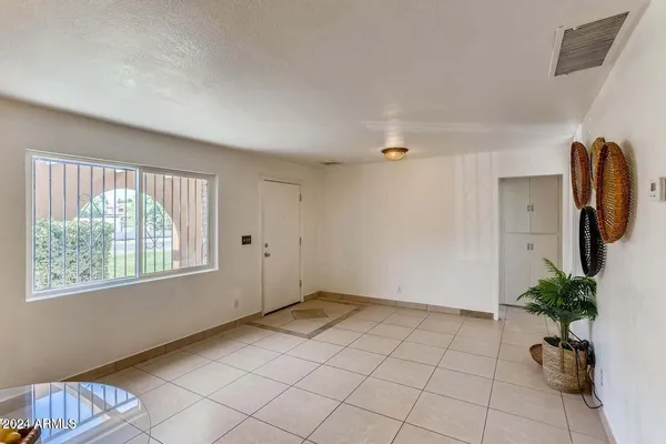 $2,100 | 6730 West Flynn Lane, Glendale, AZ 85303