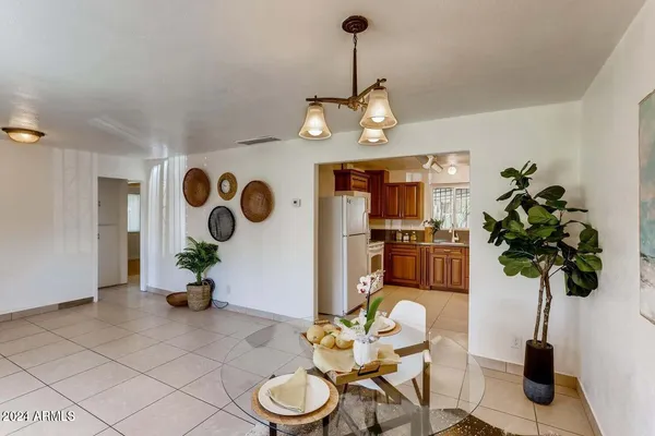 $2,100 | 6730 West Flynn Lane, Glendale, AZ 85303