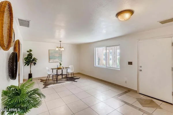 $2,100 | 6730 West Flynn Lane, Glendale, AZ 85303