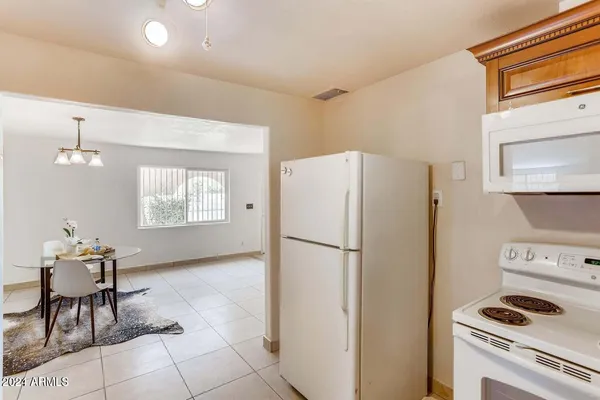$2,100 | 6730 West Flynn Lane, Glendale, AZ 85303