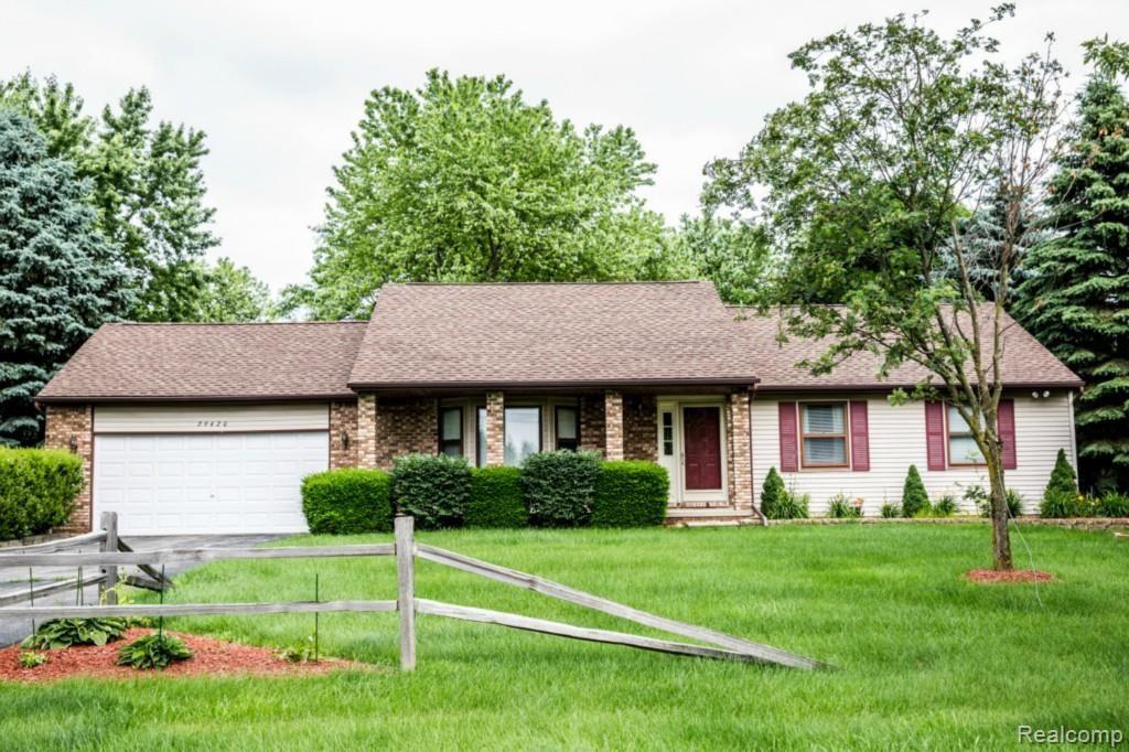 29420 Martindale Road New Hudson, MI 48165 - Photo 2 of 56 SunflowerProductionsLLC (70 of 72).jpg