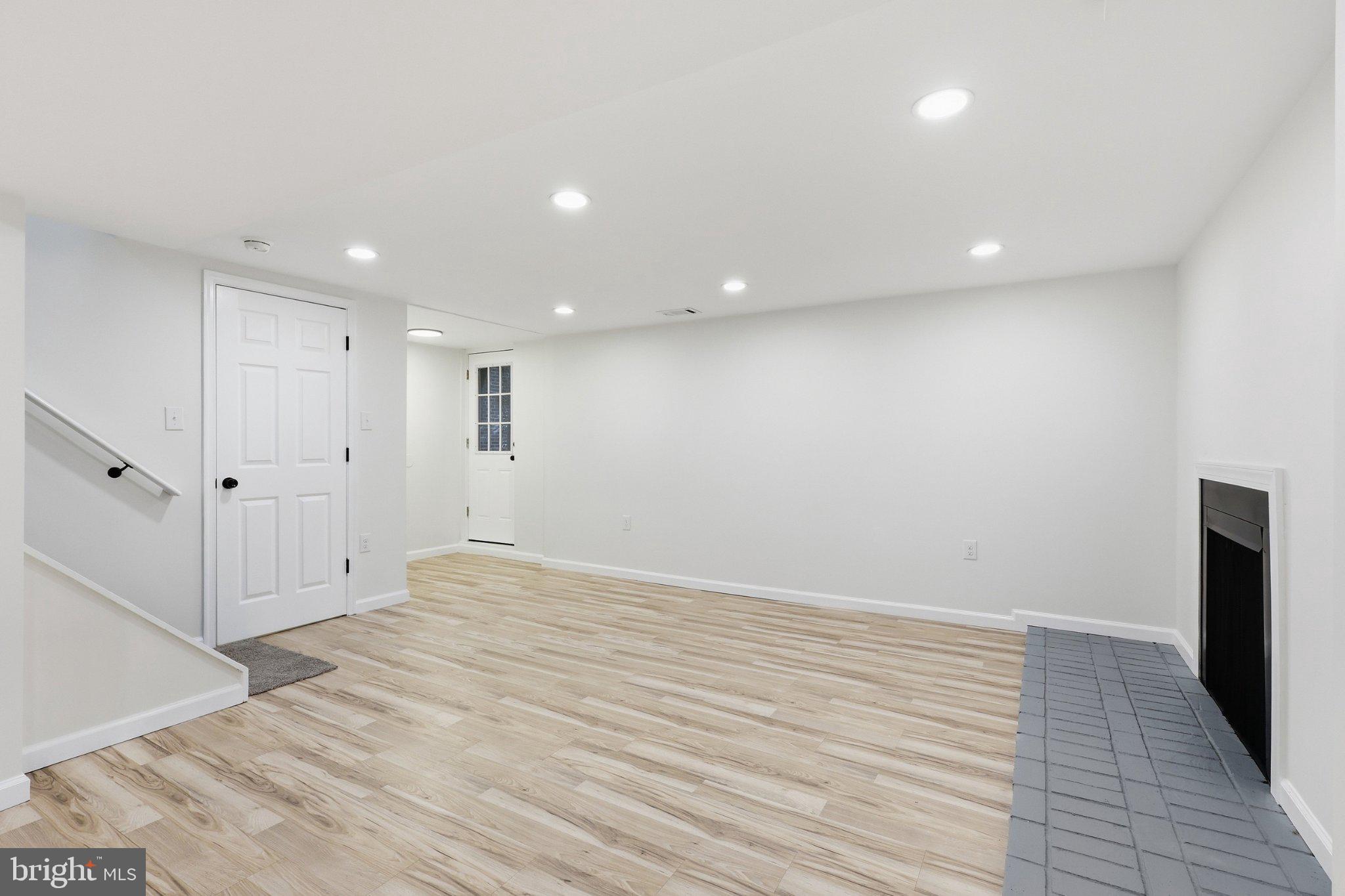 11586 Red Leaf Court Reston, VA 20191 - Photo 24 of 46 Gallery Image 24