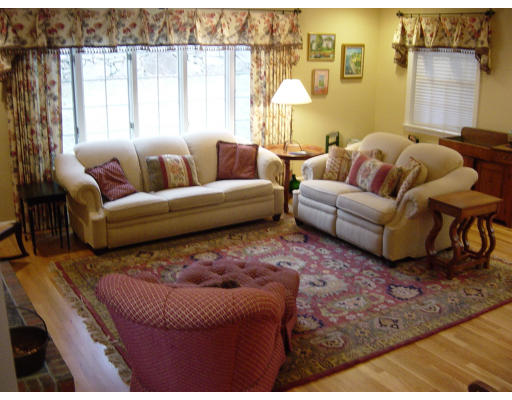 76 Cleveland Road Wellesley, MA 02481 - Photo 3 of 13