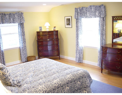 76 Cleveland Road Wellesley, MA 02481 - Photo 8 of 13