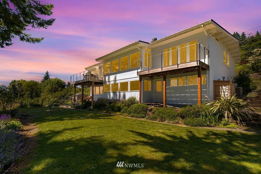 17328 Sylvester Road Southwest Burien, WA 98166 - Photo 1 of 40 Gallery Image 1