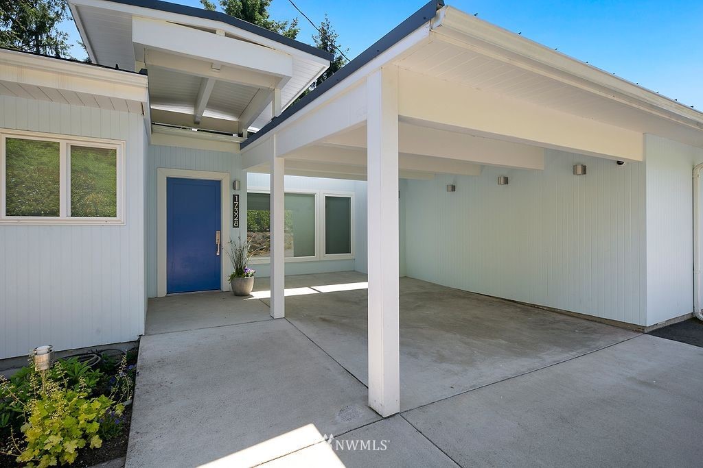 17328 Sylvester Road Southwest Burien, WA 98166 - Photo 2 of 40 Gallery Image 2
