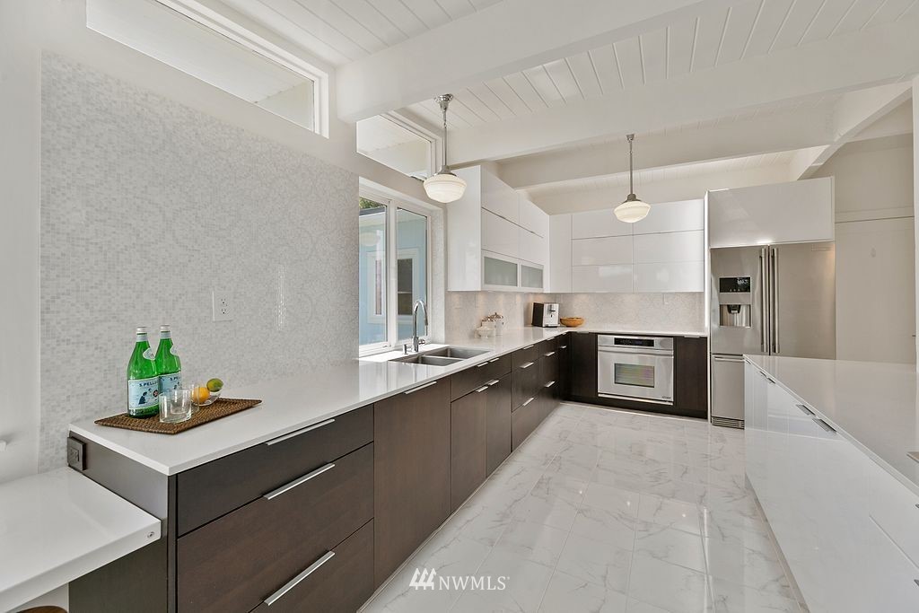 17328 Sylvester Road Southwest Burien, WA 98166 - Photo 12 of 40 Gallery Image 12