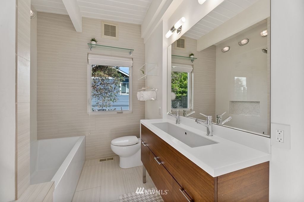 17328 Sylvester Road Southwest Burien, WA 98166 - Photo 20 of 40 Gallery Image 20