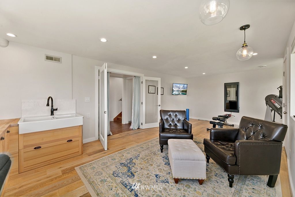 17328 Sylvester Road Southwest Burien, WA 98166 - Photo 24 of 40 Gallery Image 24