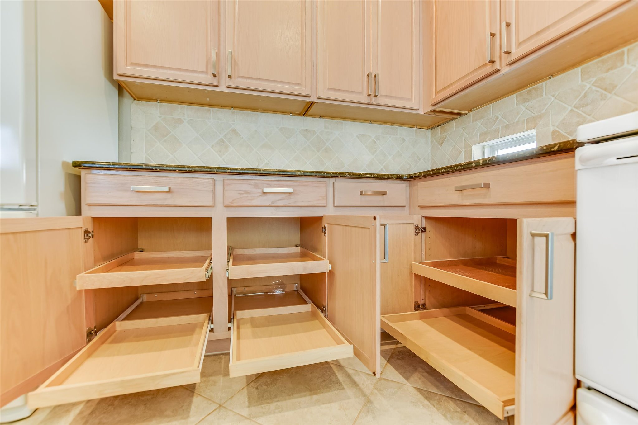 418 Monarch Trail Georgetown, TX 78633 - Photo 11 of 24 a view of an empty room with white cabinet