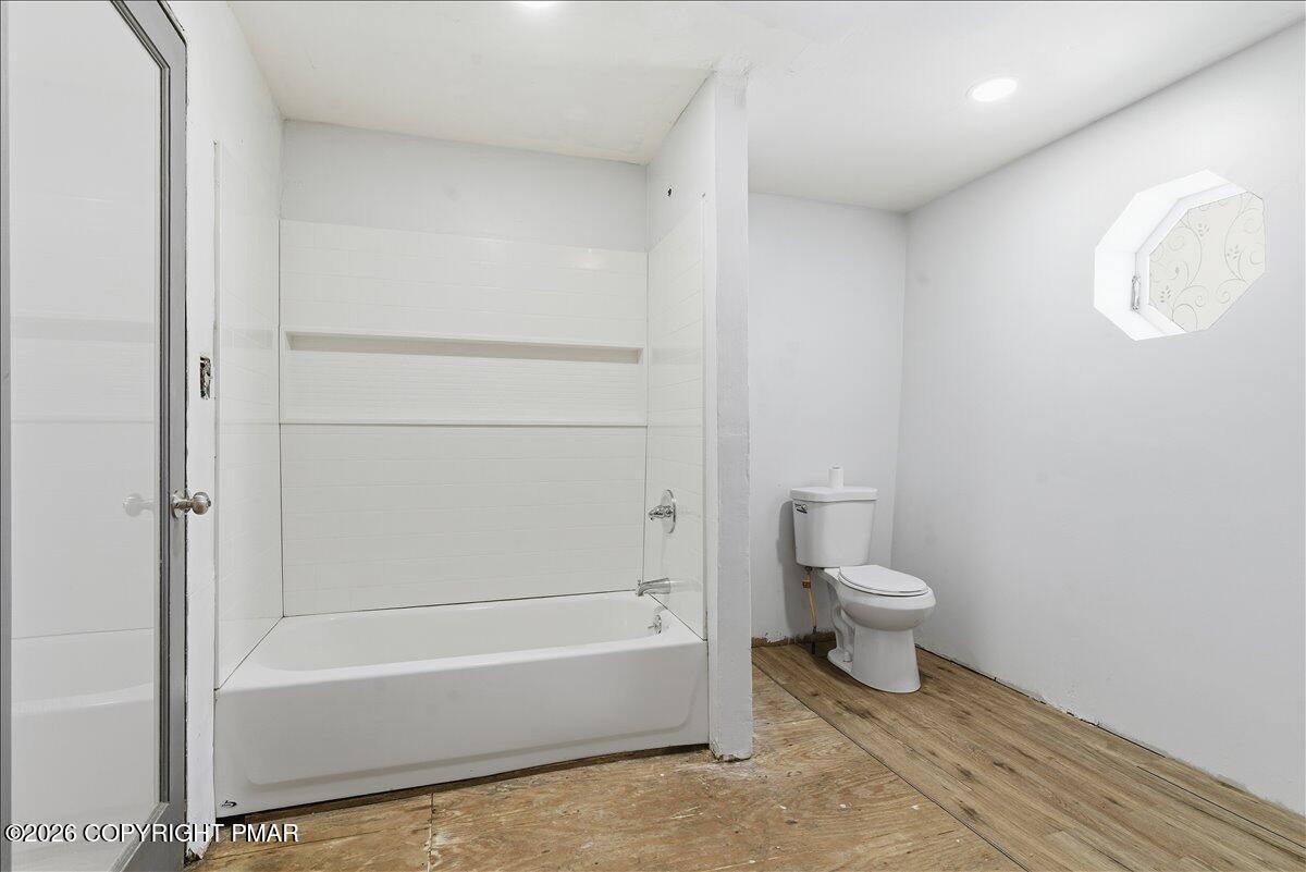 512 Broad Street Pittston, PA 18640 - Photo 12 of 38 Full Bath