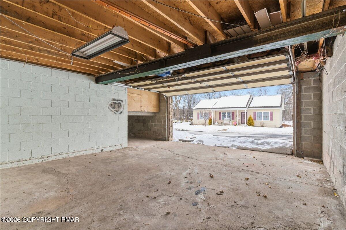 512 Broad Street Pittston, PA 18640 - Photo 29 of 38 Garage