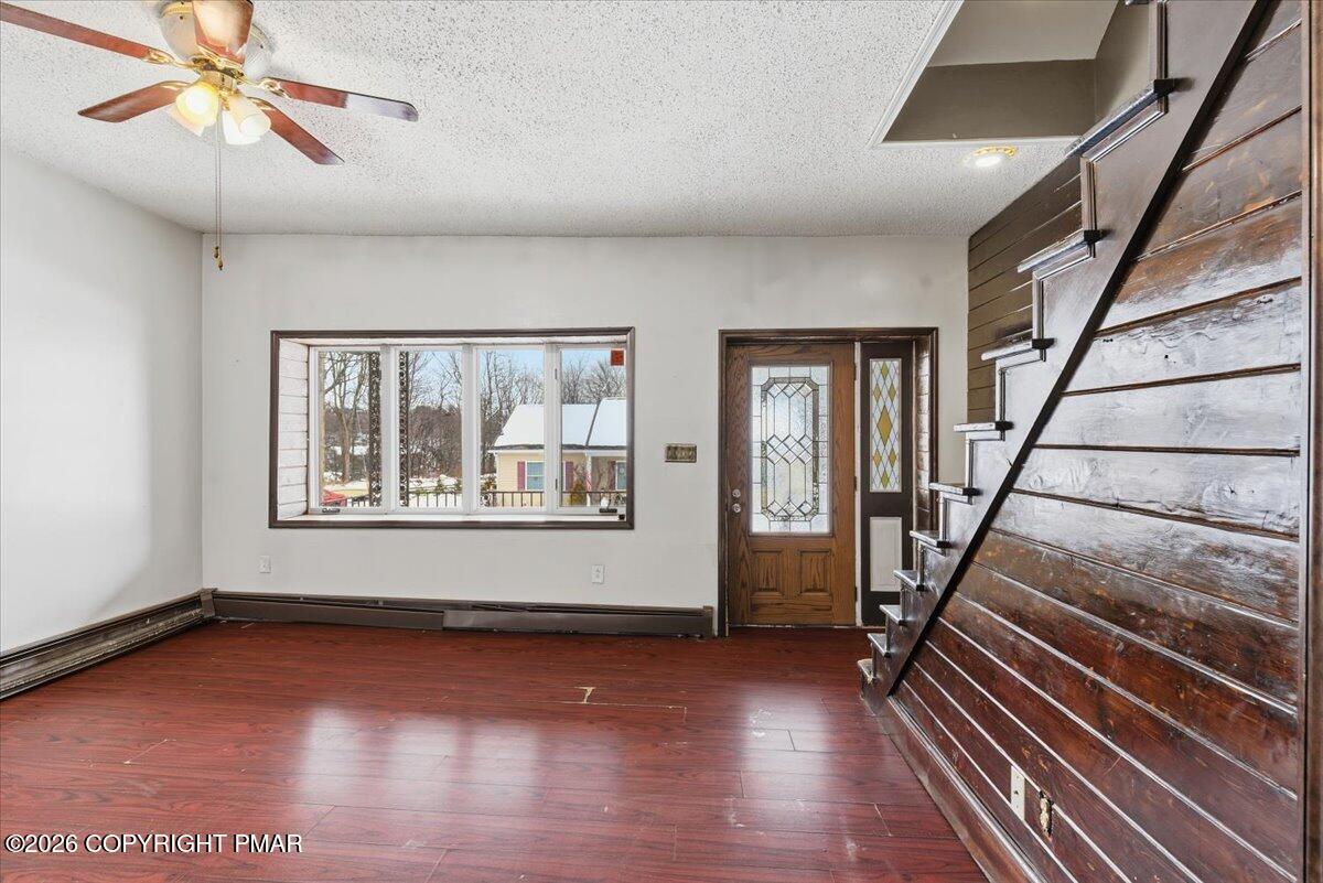 512 Broad Street Pittston, PA 18640 - Photo 5 of 38 Entrance