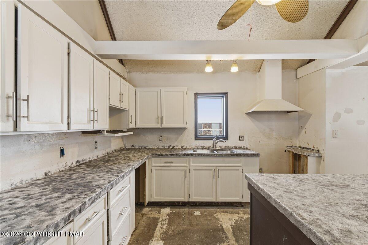 512 Broad Street Pittston, PA 18640 - Photo 10 of 38 Kitchen