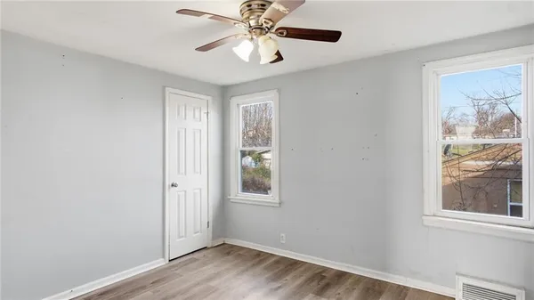 $213,900 | 1017 East Smith Avenue, Independence, MO 64050