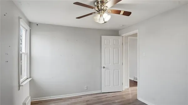 $213,900 | 1017 East Smith Avenue, Independence, MO 64050