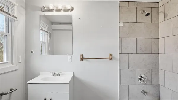 $213,900 | 1017 East Smith Avenue, Independence, MO 64050