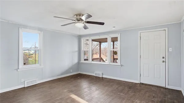 $213,900 | 1017 East Smith Avenue, Independence, MO 64050