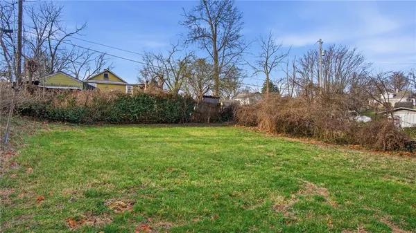 $213,900 | 1017 East Smith Avenue, Independence, MO 64050