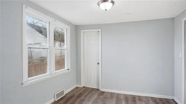 $213,900 | 1017 East Smith Avenue, Independence, MO 64050