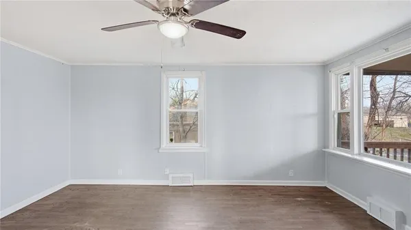 $213,900 | 1017 East Smith Avenue, Independence, MO 64050