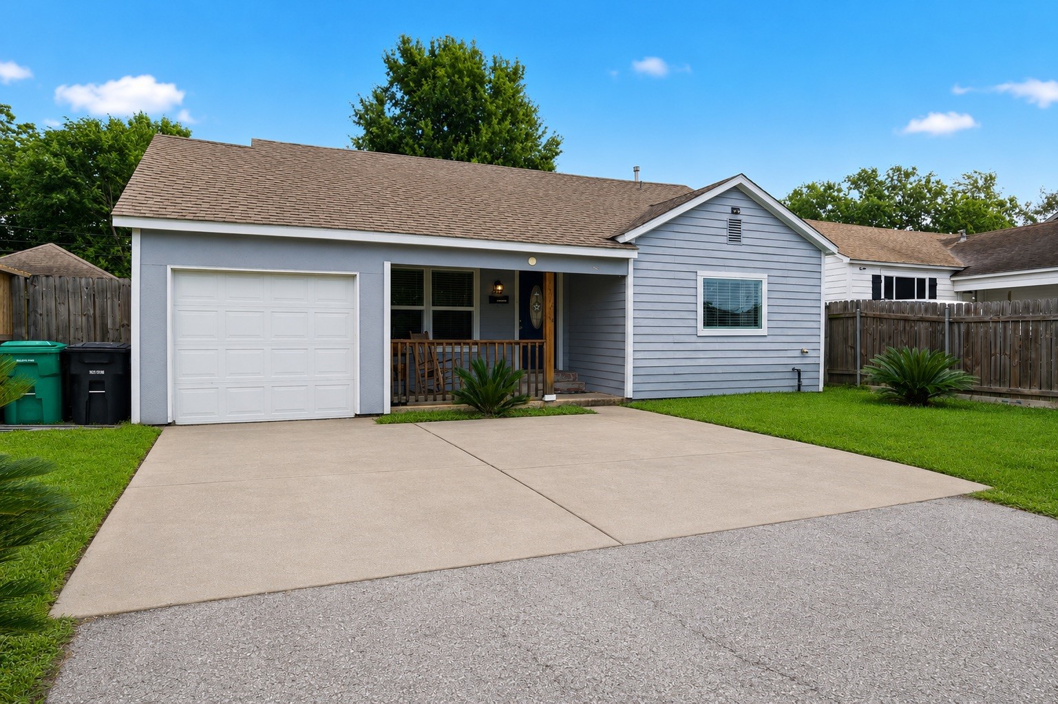 7717 Scanlock Street Houston, TX 77012 - Photo 4 of 46 Welcome home ! to 7717 Scanlock