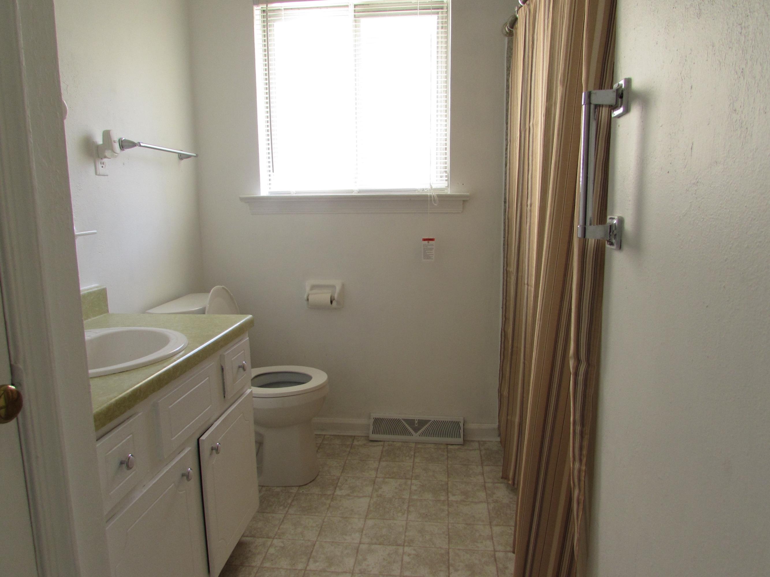 631 Timberidge Road Vinton, VA 24179 - Photo 12 of 14 Hall Bath