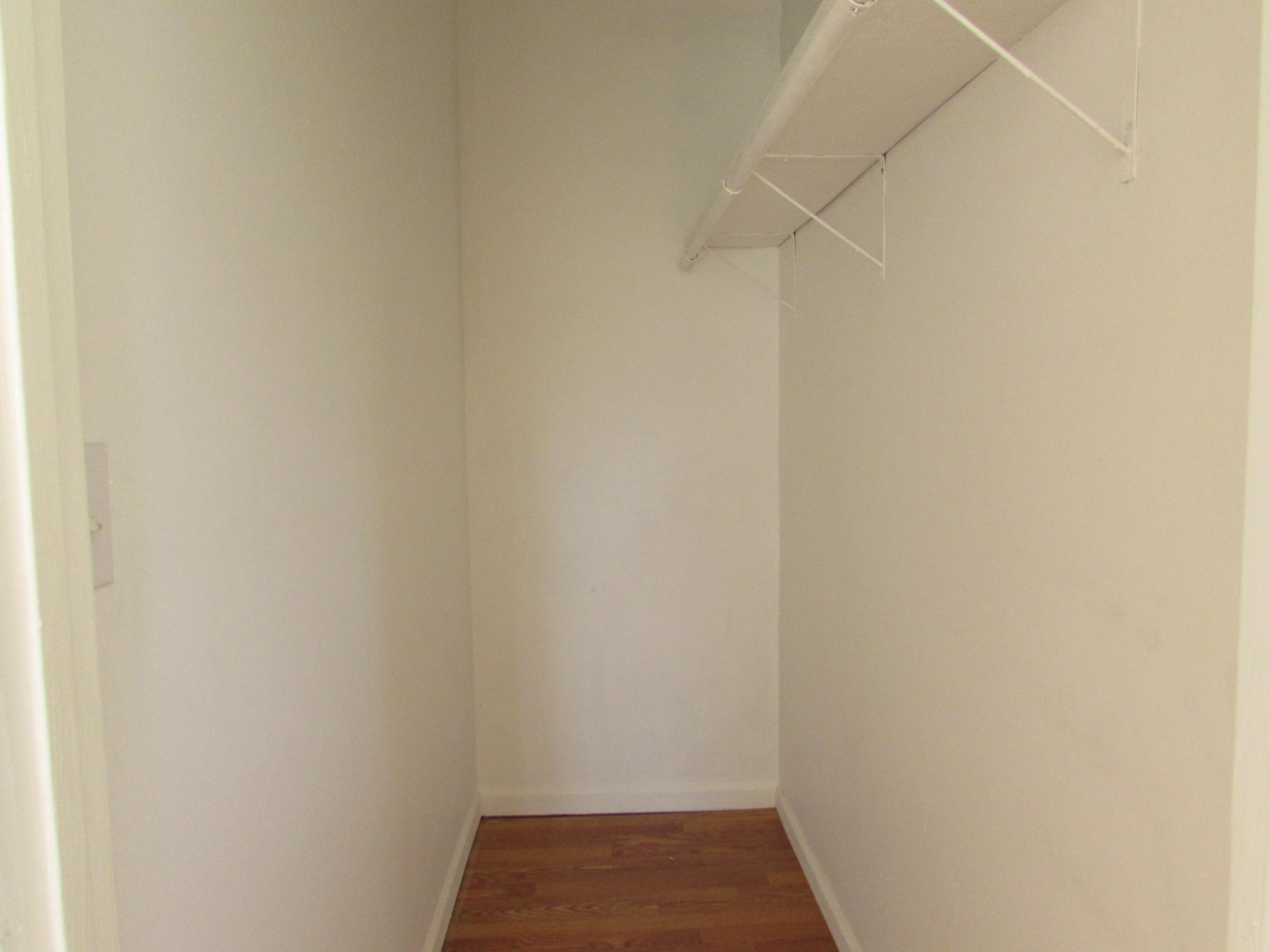 MBR Walk-in-Closet