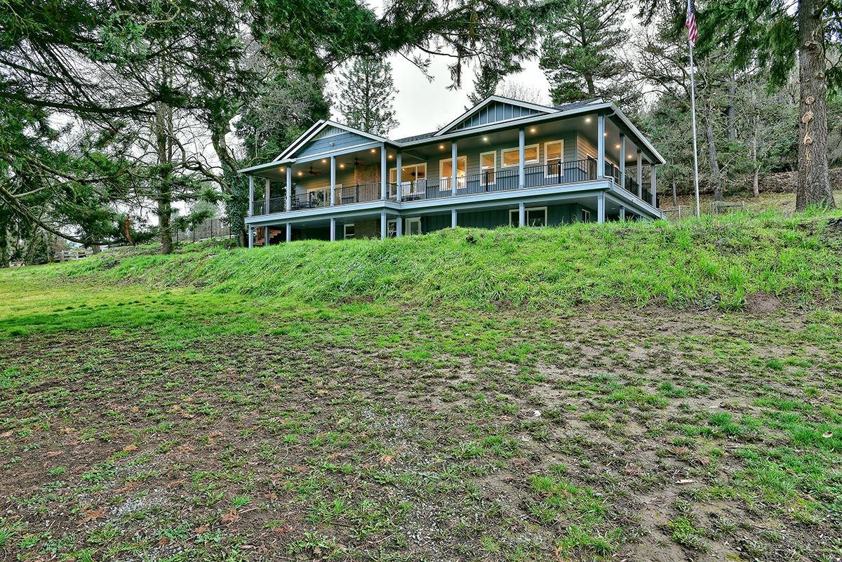 2855 Sundown Road Medford, OR 97501 - Photo 1 of 35 Primary Photo