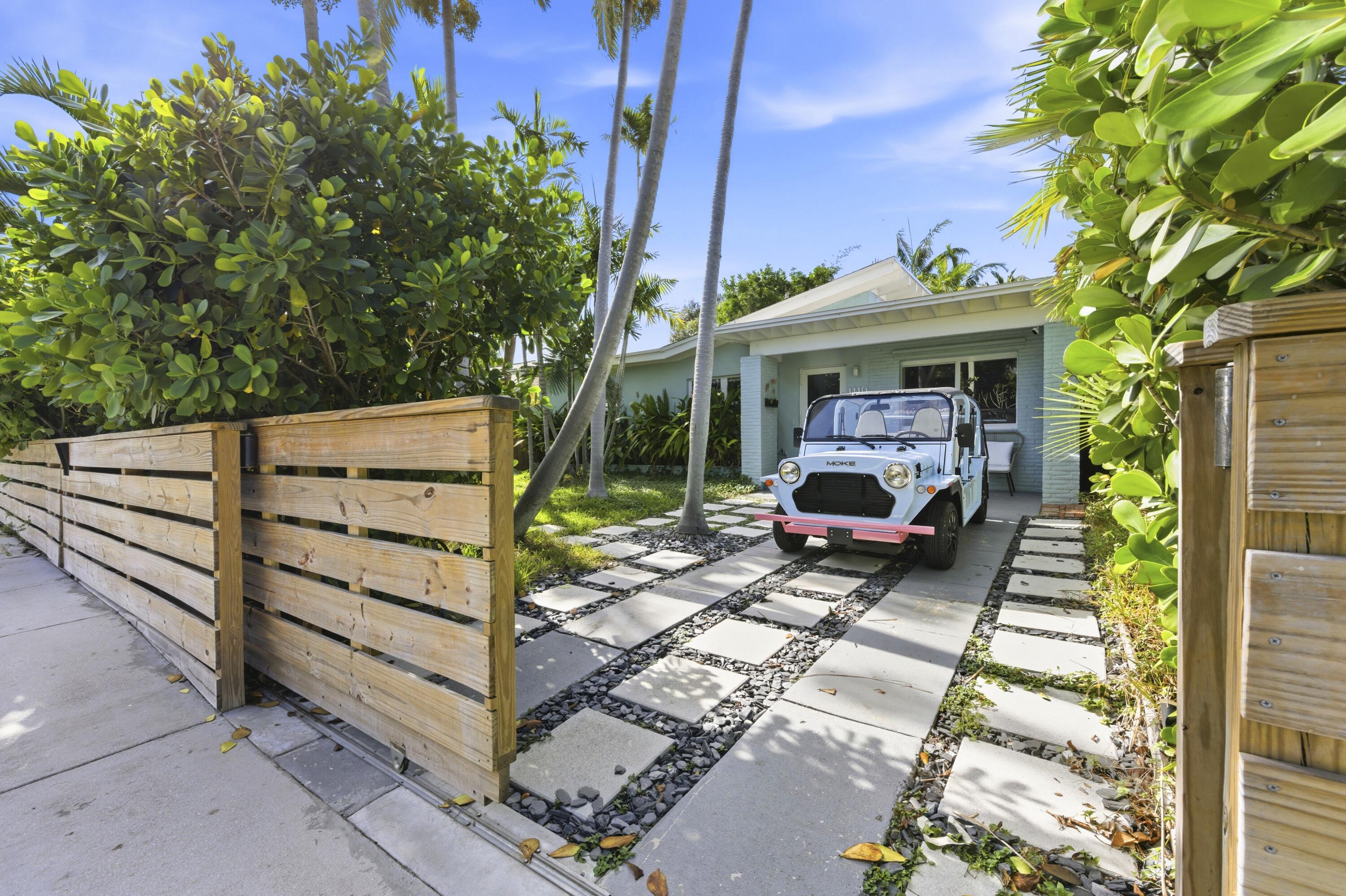 1119 North M Street Lake Worth Beach, FL 33460 - Photo 4 of 26 a view of an outdoor sitting area