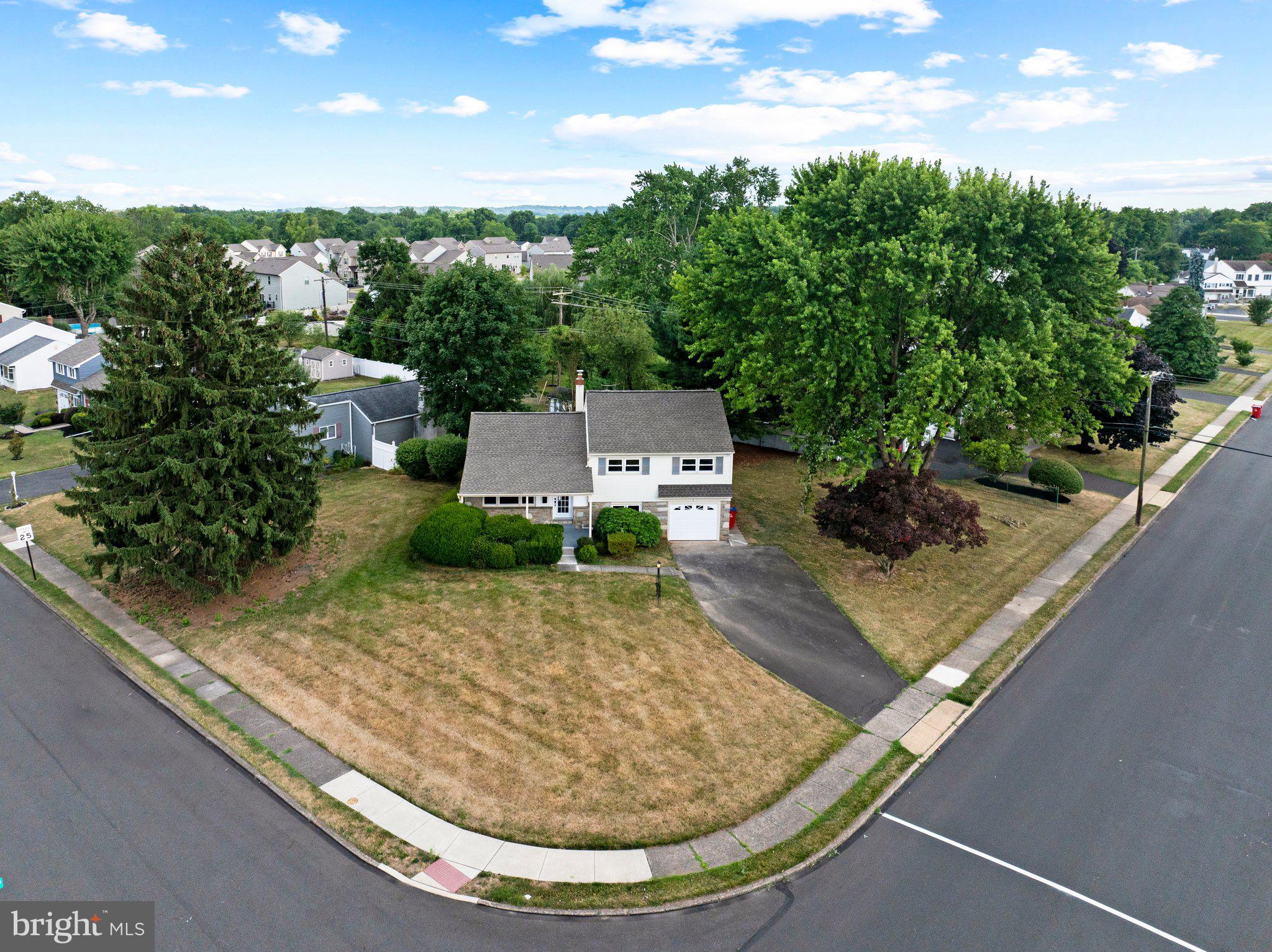 950 Dogwood Road Warminster, PA 18974 - Photo 2 of 40