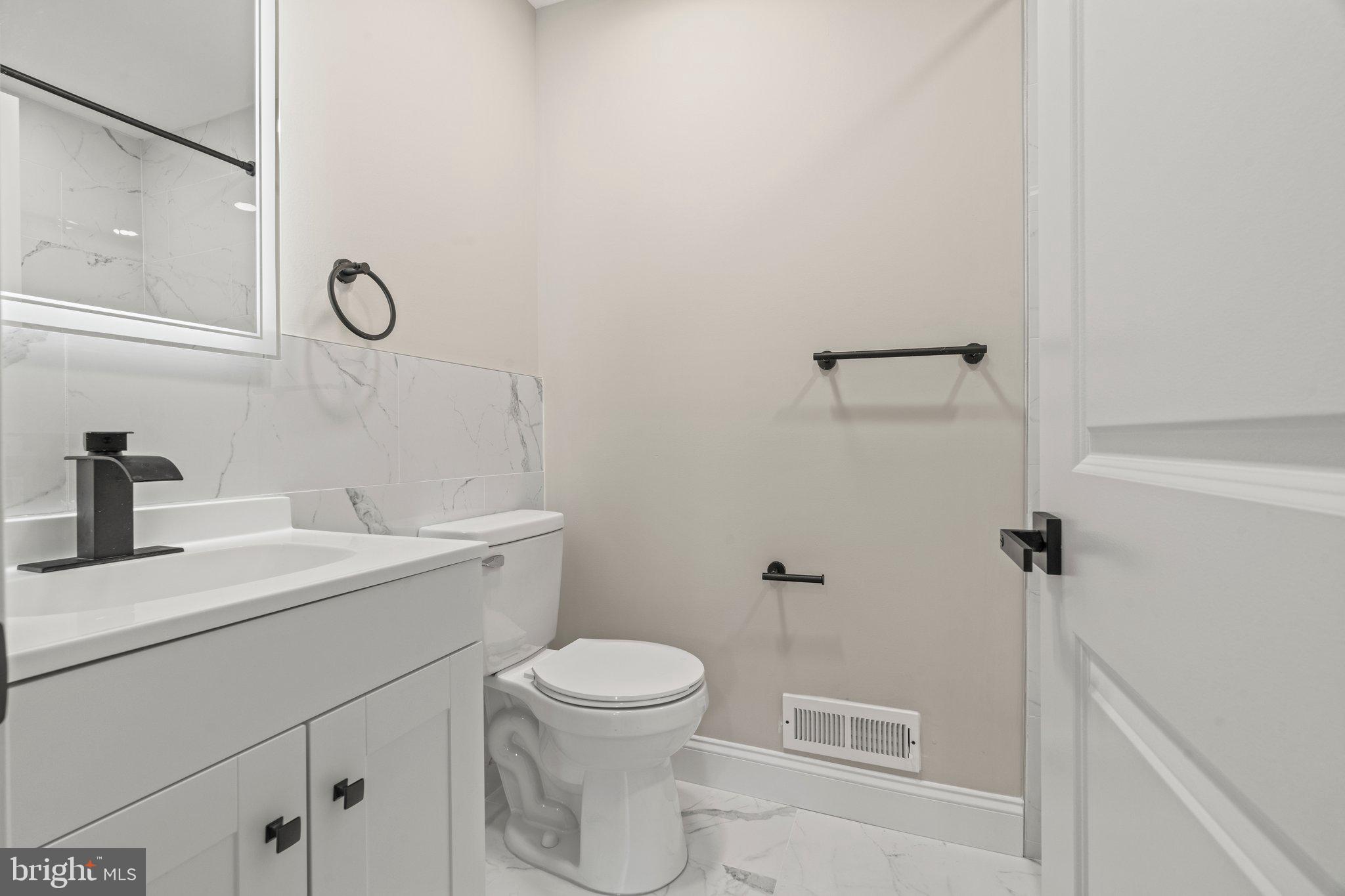 950 Dogwood Road Warminster, PA 18974 - Photo 23 of 40