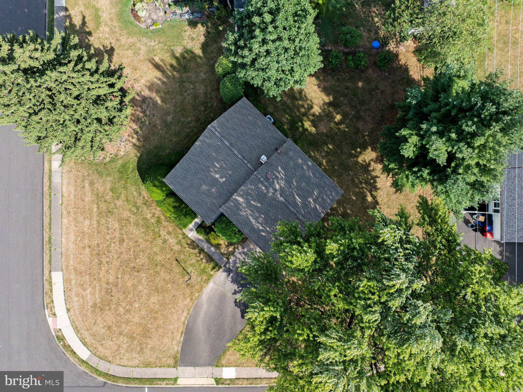 950 Dogwood Road Warminster, PA 18974 - Photo 3 of 40